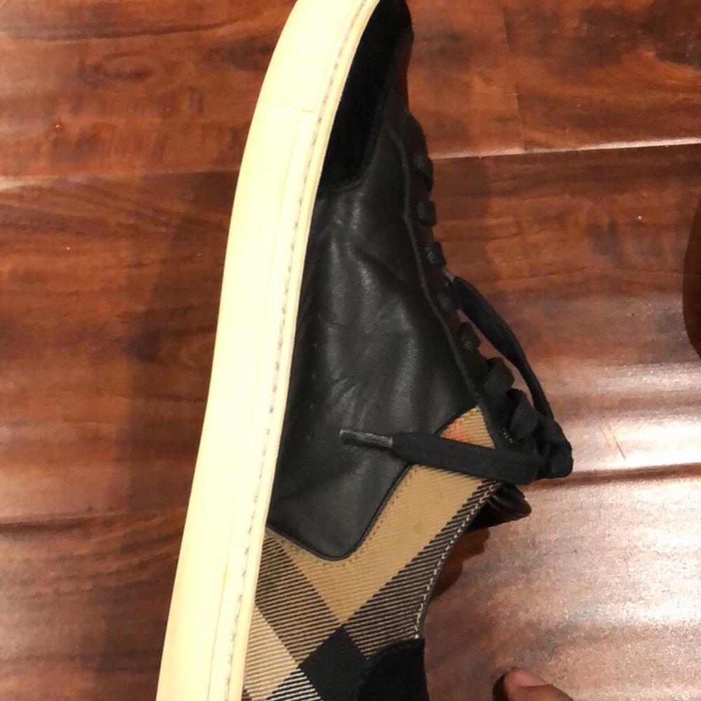 Lightly used Burberry shoes - Picture 3 of 6